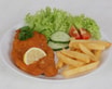 71 Schnitzel mit Salat und Pommes